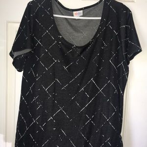 Lularoe perfect t Sz 2xl runs one Sz Small.